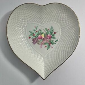 Vintage MIKASA CHRISTMAS SPIRIT Dish / HEART-SHAPED Bone China / FRUIT BASKET